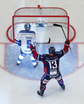 Linköpings Andrew Gordon jublar vid mål 2-0 av