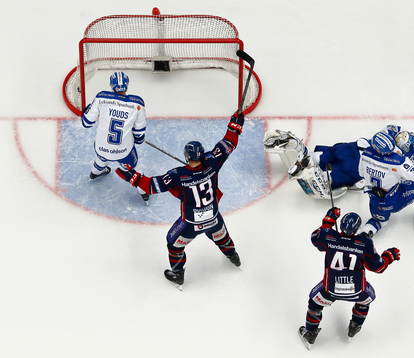 Linköpings Andrew Gordon jublar vid mål 2-0 av