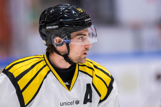 Brynäs Lukas Kilström innan ishockeymatchen i SHL mellan