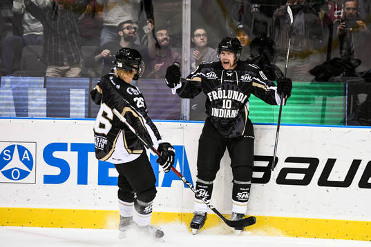 Frölundas Rasmus Dahlin jublar ihop med Sean Bergenheim
