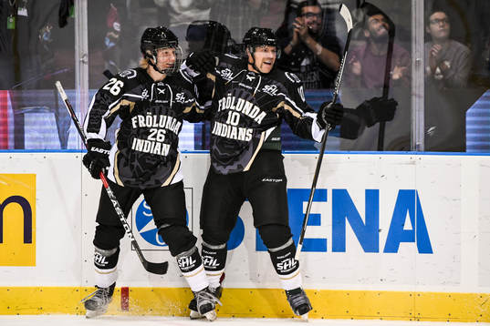 Frölundas Rasmus Dahlin jublar ihop med Sean Bergenheim