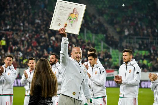 Ungerns målvakt Gabor Kiraly hyllas