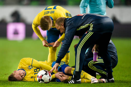 Sveriges Sam Larsson skadad