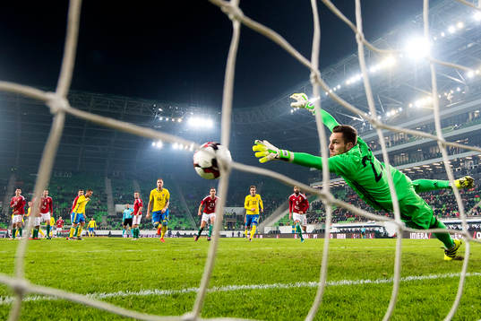 Bläddra bland fler bilder av Fotboll, Träningsmatch, Ungern - Sverige