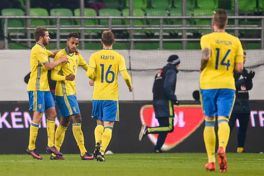 Sveriges Marcus Rohdén och Emil Krafth jublar ihop med