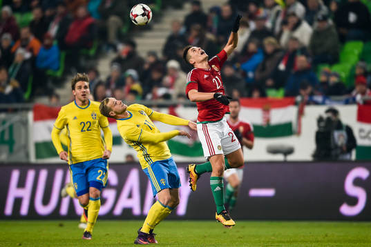 Sveriges John Guidetti och Ungerns Zsombor Berecz