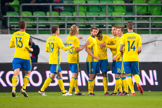 Sveriges Isaac Kiese Thelin klappas om