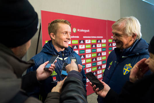 Sveriges Sam Larsson och landslagschef Lars Richt