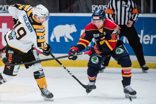 Djurgårdens Linus Hultström stoppar Skellefteås Andrew