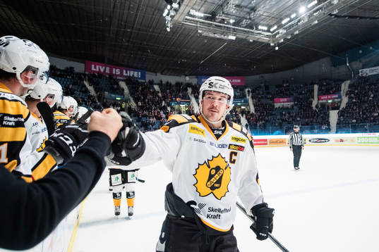 Skellefteås Jimmie Ericsson jublar