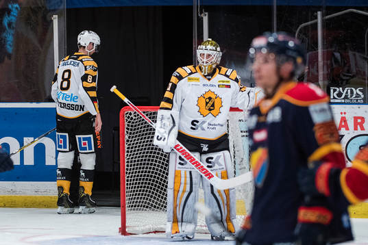 Skellefteås Marcus Pettersson lämnar isen