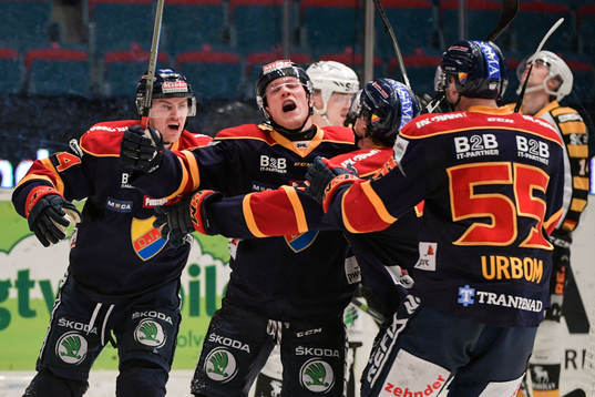 Djurgårdens Patrik Lundh jublar med lagkamrater