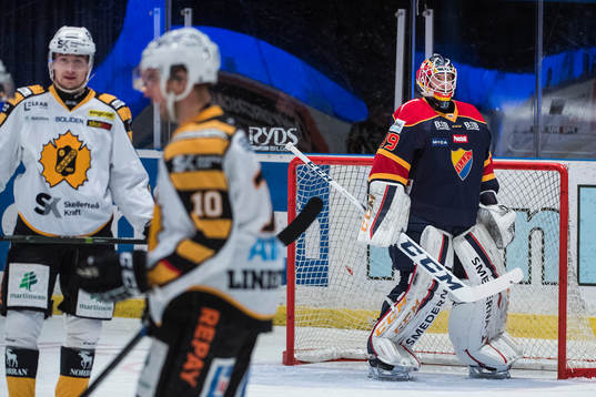 Djurgårdens målvakt Adam Reideborn deppar