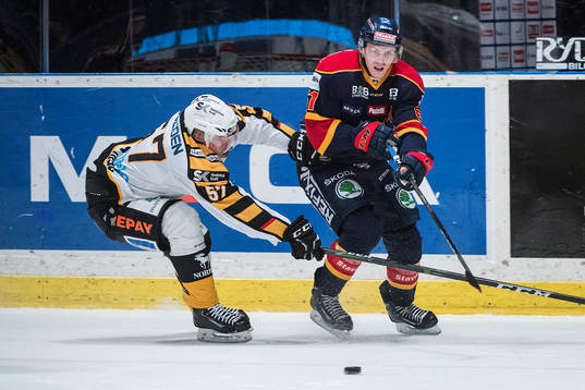Skellefteås Emil Djuse mot Djurgårdens Markus Ljungh