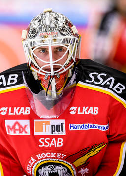 Luleås målvakt Oscar Masiello på uppvärmningen