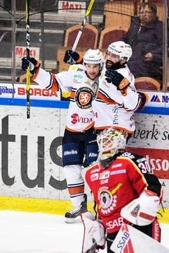 Växjös Geoff Platt och Linus Fröberg jublar