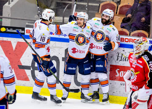 Växjös Geoff Platt (m) jublar
