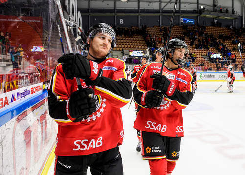 Luleås Bill Sweatt (v) och Isac Lundeström (h) jublar