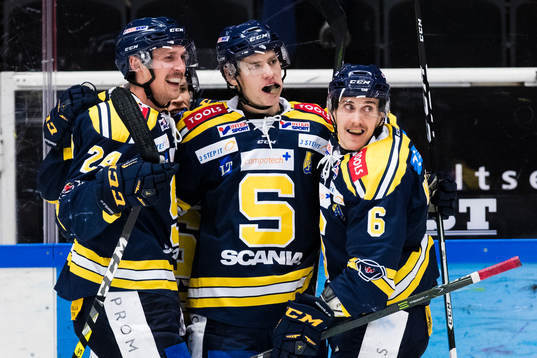 Södertäljes Anton Holm (m) jublar
