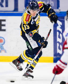 Södertäljes Måns Lindbäck med ett skott