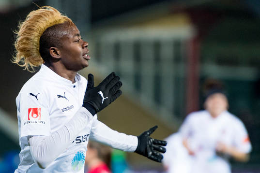 Rosengårds Gaëlle Enganamouit jublar