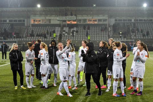 Rosengårds Lina Nilsson (m) tackar publiken ihop med sina
