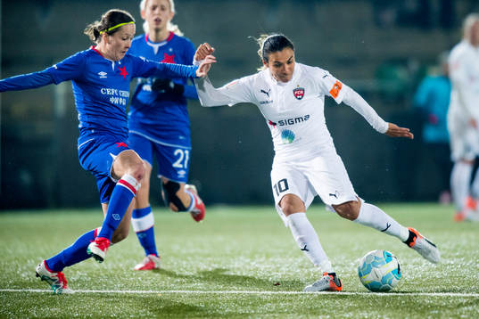 Rosengårds Marta Viera Da Silva bevakas av Slavia Prag