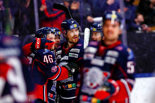 Linköpings Mathis Olimb och Adam Ginning  jublar
