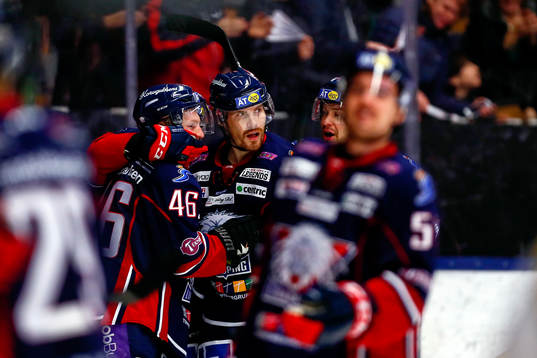 Linköpings Mathis Olimb och Adam Ginning  jublar