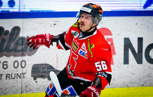 Örebros Johan Wiklander jublar