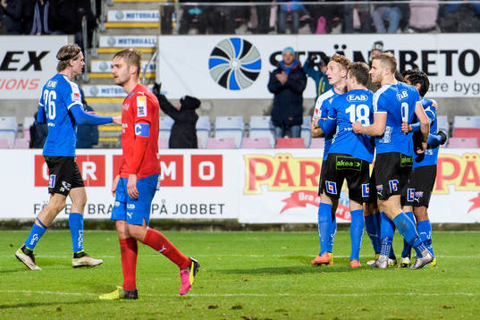 Halmstads spelare jublar
