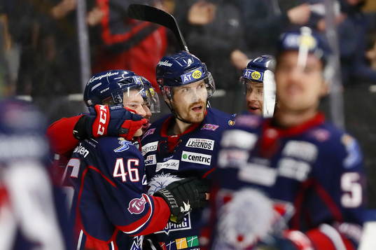 Linköpings Mathis Olimb och Anssi Salmela jublar