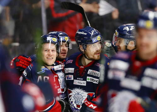 Linköpings Mathis Olimb och Anssi Salmela jublar
