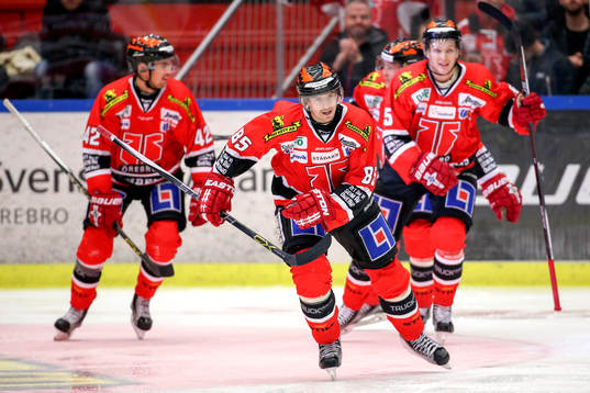 Örebros Kalle Olsson jublar