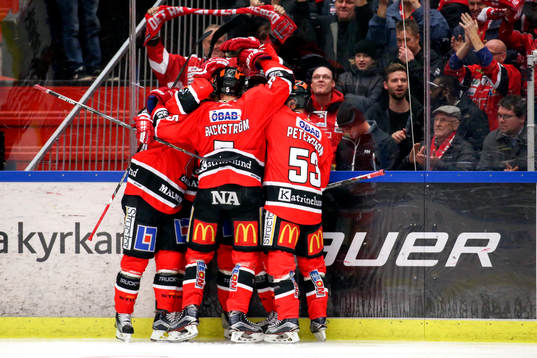 Örebros Kalle Olsson jublar