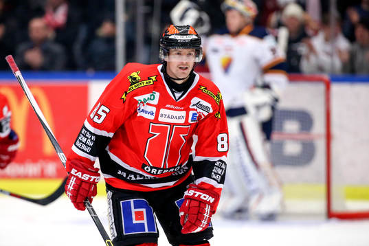 Örebros Kalle Olsson jublar