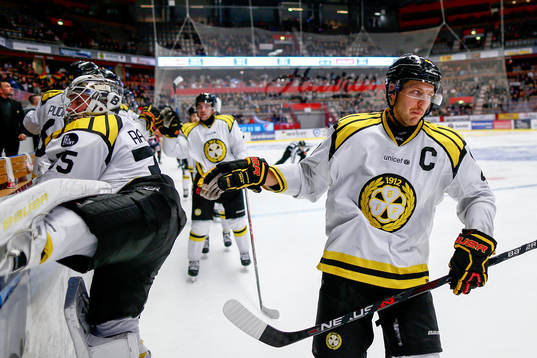 Brynäs Jacob Blomqvist jublar