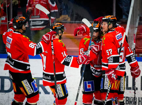 Örebros Daniel Viksten gör 3-0 och jublar med Tom