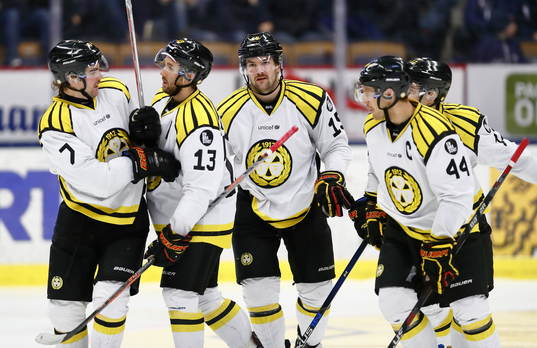 Brynäs spelare jublar