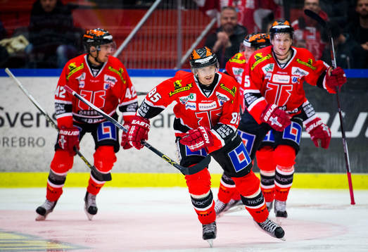 Örebros Kalle Olsson gör 2-0 och jublar