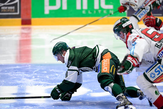Färjestads Marcus Nilsson fälls av Frölundas Rasmus