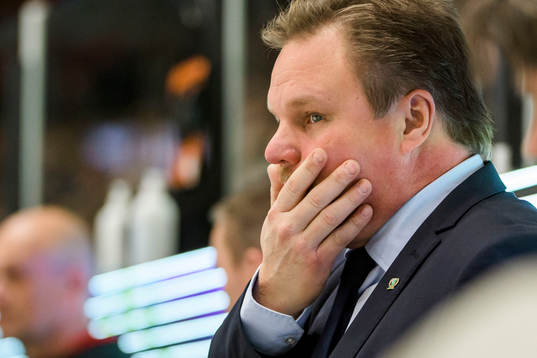 Färjestads Tränare Leif Carlsson deppar