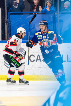 Växjös Dennis Everberg jublar
