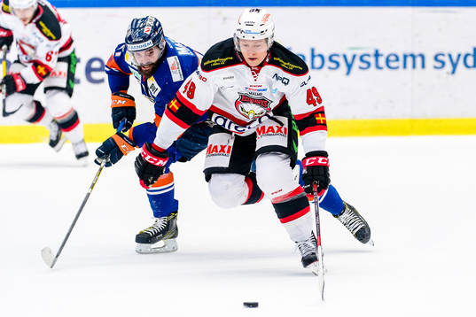 Malmö Redhawks Rhett Rakhshani jagas av Växjös Linus