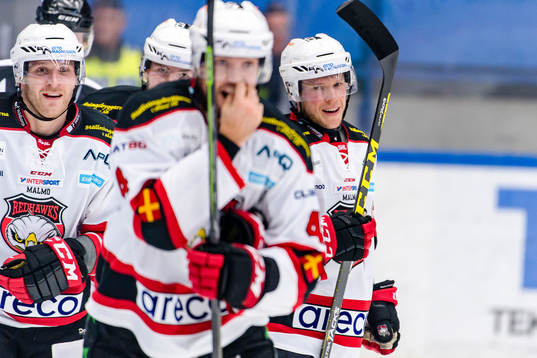 Malmö Redhawks Erik Forssell (tv) jublar