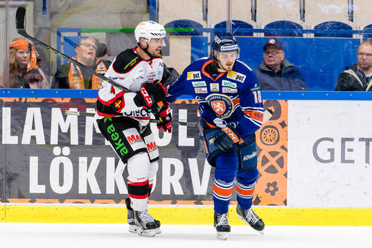 Gruff mellan Malmö Redhawks Noah Welch och Växjös Dennis