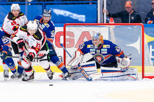 Malmö Redhawks Christoffer Forsberg oroar framför