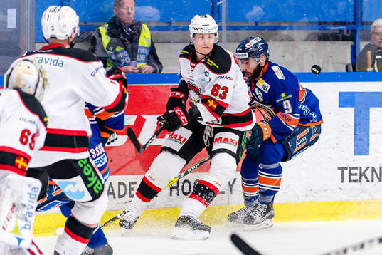 Malmö Redhawks Fredrik Händemark och Växjös Josh