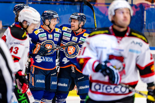 Växjös Joakim Hillding och Geoff Platt jublar