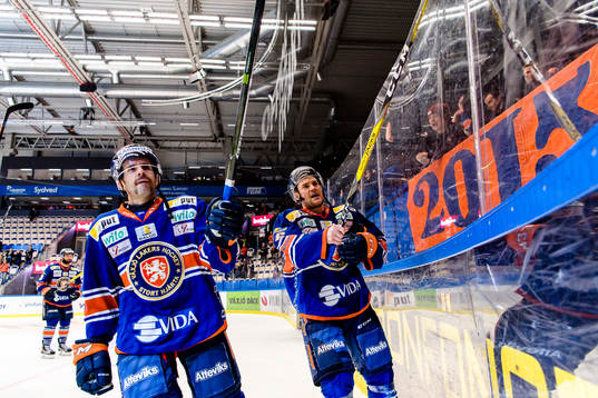 Växjös Cory Murphy och Geoff Platt jublar